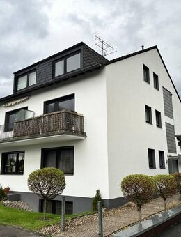 Frisch saniertes DG-Apartment in ruhiger Lage in Langenfeld - Langenfeld (Rheinland)
