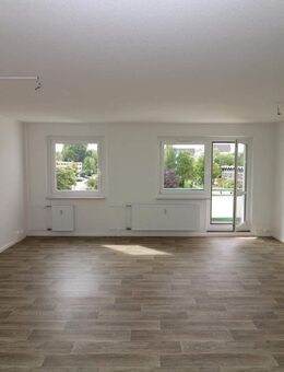 XXL 3-RW mit großem Wohnzimmer Wanne u. Balkon!!! - Freiberg