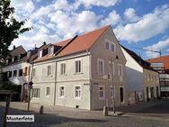 Mehr- und Einfamilienhaus, Garagen, Carportanlage - Jevenstedt