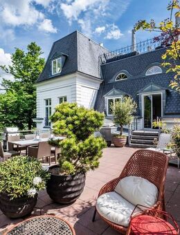 Ein Juwel in Harvestehude! Alsternahe Villenetage mit sensationeller Dachterrasse - Hamburg