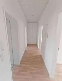 Teilrenovierte helle 3 Zimmerwohnung mit Balkon - Zweibrücken