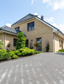Luxuriöses Einfamilienhaus mit exklusiver Ausstattung in herrlich grüner Lage! - Breiholz