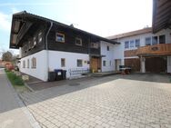 Ehemaliges Bauernhaus (teilvermietet) in zentraler Wohnlage mit 2 großen Wohnungen! - Obing