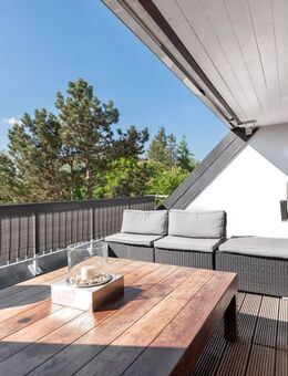 Lichterfüllte Penthouse-Wohnung mit Haus-im-Haus-Charakter und Westterrasse - München