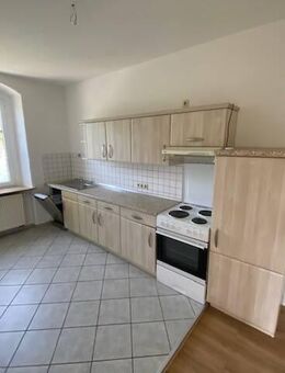 Schöne 2 Raumwohnung mit Wohnküche (EBK) und Stellplatz - Limbach-Oberfrohna