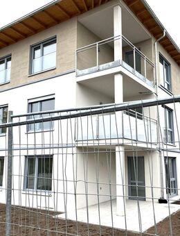 Letzte, verfügbare Erdgeschoß-3-Zi-Wohnung mit Loggia, Terrasse, Garten, Nr. 4 - Roth (Bayern)