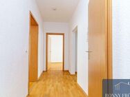 +++ Helle 3-Raum-Wohnung in Hohenstein-Ernstthal mit Tageslichtbad und großer Küche zu vermieten +++ - Hohenstein-Ernstthal