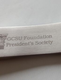 Flaschenöffner Edelstahl m. Gravur: "GCSU Georgia College & State University Foundation President's Society" - Berlin