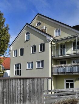 Sehr attraktive Stadtwohnung mit Aufzug und Bergblick, bereits renoviert - Bad Aibling