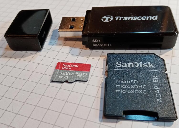 Speicherkarte MicroSDXC 128GB, SanDisk Ultra mit einer Datenübertragung von bis zu 120MB/s, Speicherkartenleser Transcend Dual, MicroSD & SD Laufwerke, USB 3.0 Typ A, schwarz, inklusive SD-Adapter - Fürth