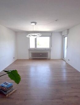 Helle 3-Zimmer-Wohnung mit Balkon, Einbauküche und PKW-Stellplatz in ruhiger Lage - Aschaffenburg