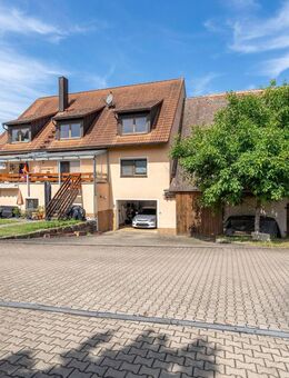 Attraktives 2-Familienhaus und Einfamilienhaus im Paket mit tollem Grundstück in Tuchenbach - Tuchenbach