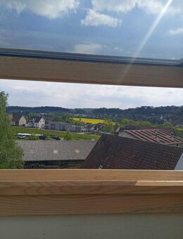 Dachgeschosswohnung mit Loggia und Weitblick - Kernsaniert - Scheer