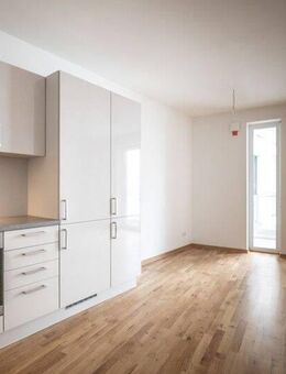 Zentral und modern: 3-Zimmer-Wohnung mit Balkon und Einbauküche - Leipzig
