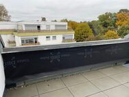 Brück Immobilien - Sofort beziehbar! Teils modernisierte 2 Zi.-DG-Wohnung mit Dachterrasse - Augsburg