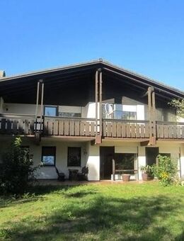 Großes Einfamilienhaus mit Innenpool und 2.500 qm Grundstück Renovierungsbedürftig - Herrngiersdorf