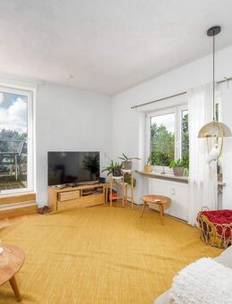 Besondere Erdgeschosswohnung mit Terrasse, Gartenanteil und Garage in Regensburg zu verkaufen - Regensburg