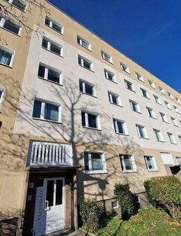 Einziehen und wohlfühlen - renovierte drei Zimmer Wohnung mit Balkon - - Magdeburg