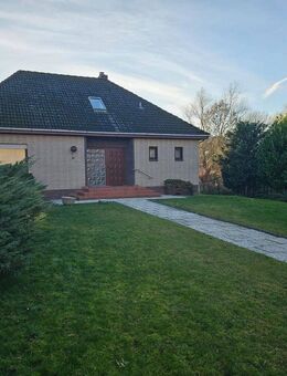 Provisionsfrei: Ostseenahes EFH/ZFH mit 212?m2, 1.347?m2 eigenem Grundstück & 4 Garagen - Stakendorf