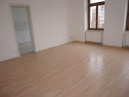 Moderne + helle Whg. im 2. OG mit Laminat + Bad mit Wanne u.v.m. - Chemnitz