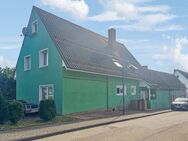 Sehr gepflegtes und freistehendes Mehrgenerationenhaus mit schönem Grundstück u.Garage in Remchingen - Remchingen