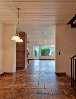 Charmantes Reihenhaus mit Garten, Kamin & Doppelgarage in ruhiger Wohnstraße - Essen