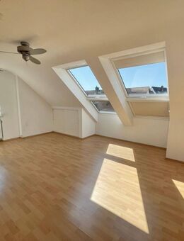 Eibach ! Chice, sehr helle 2-Zi.-DG-Whg., 52 m² mit Einbauküche, ohne Balkon - Nürnberg