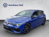 VW Golf, 2.0 TSI VIII R Blackstyle Akra, Jahr 2021 - Oberaurach