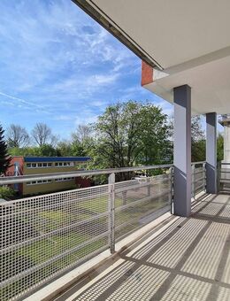 Einziehen & 2 Warmmieten sparen*: moderne 1 Zimmerwohnung mit XXL- Balkon - Freiberg