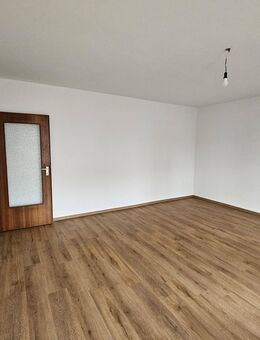 Sanierte 3,5-Zimmer Wohnung im 1. OG mit Garage in top Lage zu verkaufen - Engen