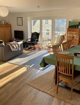 Kernsanierte helle 3-Zimmer-Wohnung mit großzügigem Wohn-/Essbereich und Bad mit Badewanne - Lichtenfels (Bayern)