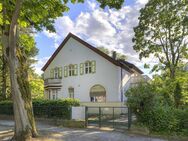 Gründerzeitvilla mit parkähnlichem Grundstück & Bauland in zweiter Reihe in Berlin-Lichterfelde - Berlin