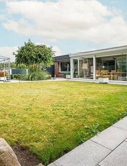 Abgeschirmte Ruhe trotz zentrumsnaher Lage! Großräumiger Bungalow mit unerwartet vielen Vorzügen! - Lüneburg