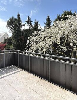 Freie 4-Zimmer-Wohnung, ca. 83,74 m², Baujahr 1954, mit Balkon, Garage und Freisitz! - Stuttgart