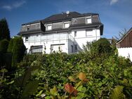 Solides Angebot für Kapitalanleger: Doppelhaus mit 6 Wohneinheiten in grüner Lage von Ketzberg und einer freien Dachterrassen-Wohnung - Solingen (Klingenstadt)