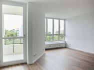 Stilvolle 3-Zimmer-Wohnung mit 2 Balkonen und Parkblick in München-Hadern - München