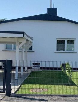 Hochwertiger Bungalow mit 225 m² Wohn- Nutzfläche, Gartenhaus, Carport, großer Garten - Leipzig