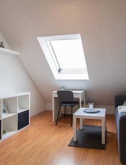 VERMIETUNG: Gemütliche 1-Zimmer-DG-Wohnung zwischen Bahnhof und Innenstadt. - Bayreuth