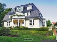 Vielseitig nutzbar - Einfamilienhaus mit Gewerbeeinheit und Doppelgarage - Nidderau
