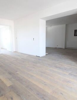 ++Attraktive Obergeschosswohnun mit Terrasse und Autostellplatz inklusive!++ - Maxdorf