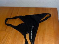 36 S Schwarzer Tanga Slip Unterhose mit viel Ausfluss - Offenburg