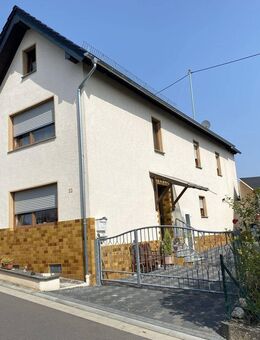 Gepflegtes, ideales Einfamilienhaus im Wohngebiet von Nickenich mit großem Garten und Stellflächen - Nickenich