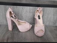 Sandalen Pumps High Heels nude Plateau Gr. 39 - NEU - - Dormagen