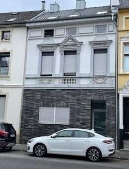 Attraktives Mehrfamilienhaus mit 3 Wohneinheiten, Garten und Garagen - Mönchengladbach