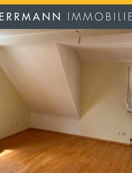 Dachgeschoss im Zentrum der Stadt - 2,5 Zimmer mit neuer Heizung und renoviertem Bad - Fellbach