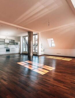 Traumhafte Dachgeschoss-Maisonette-Wohnung mit großer Dachterrasse - München