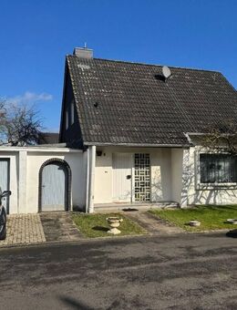 ruhig gelegenes, freistehendes Einfamilienhaus mit schönem Grundstück - Grevenbroich