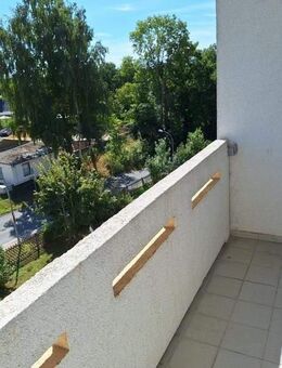 Attraktive 3 - R Wohnung mit Balkon in ländlicher Umgebung zu vermieten ! - Münchenbernsdorf