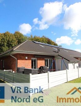 Neuwertige Reihenhausendscheibe mit Carport in KfW 40+ Standard - Süderlügum