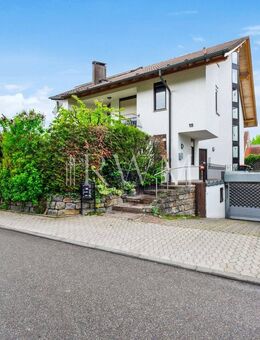 Großzügige, möblierte 4,5-Zimmer Wohnung mit zwei Balkonen in ruhiger Lage von Leonberg - ab 1.12. - Leonberg (Baden-Württemberg)